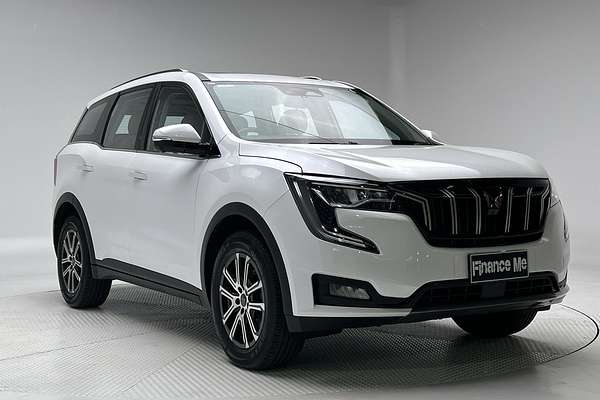 2023 Mahindra XUV700 AX7L