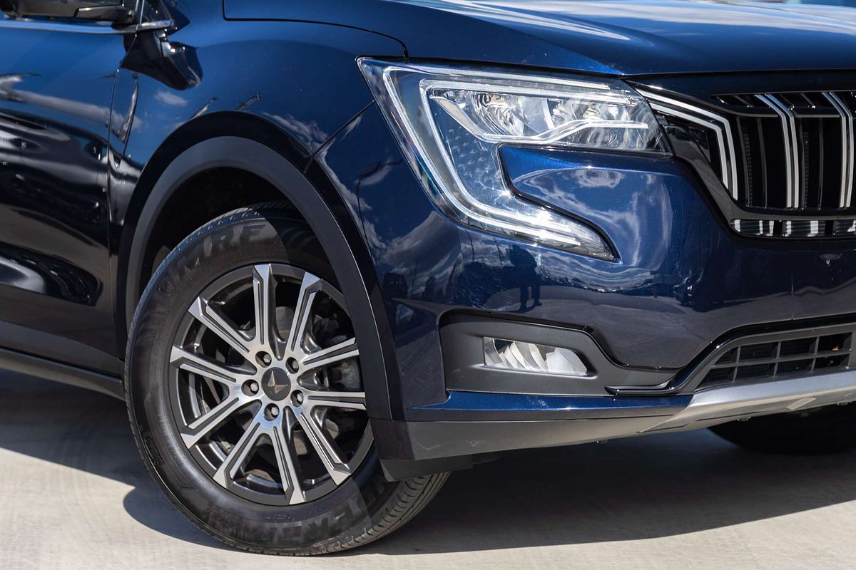 2023 Mahindra XUV700 AX7L