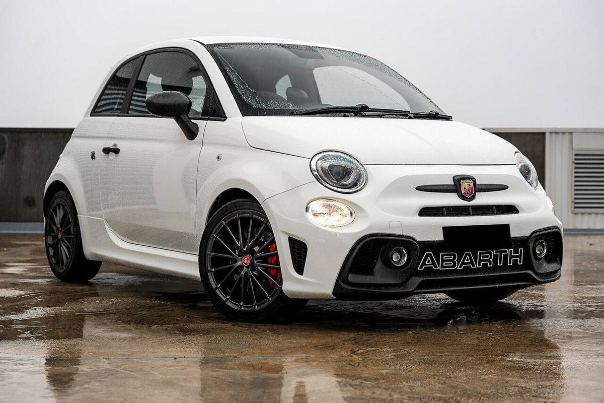 2022 Abarth 695 Competizione