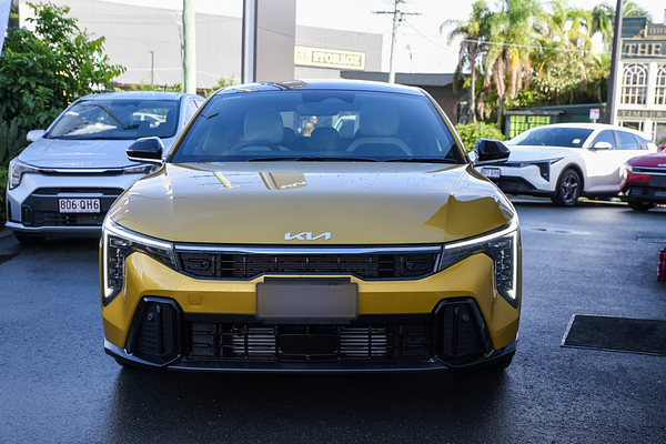 2025 Kia K4 GT-Line CL4m thumb-2
