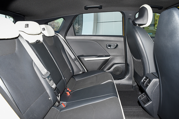 2025 Kia K4 GT-Line CL4m thumb-8