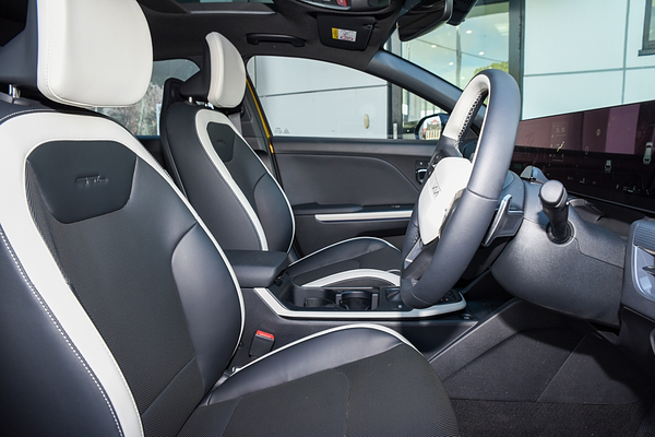 2025 Kia K4 GT-Line CL4m thumb-9