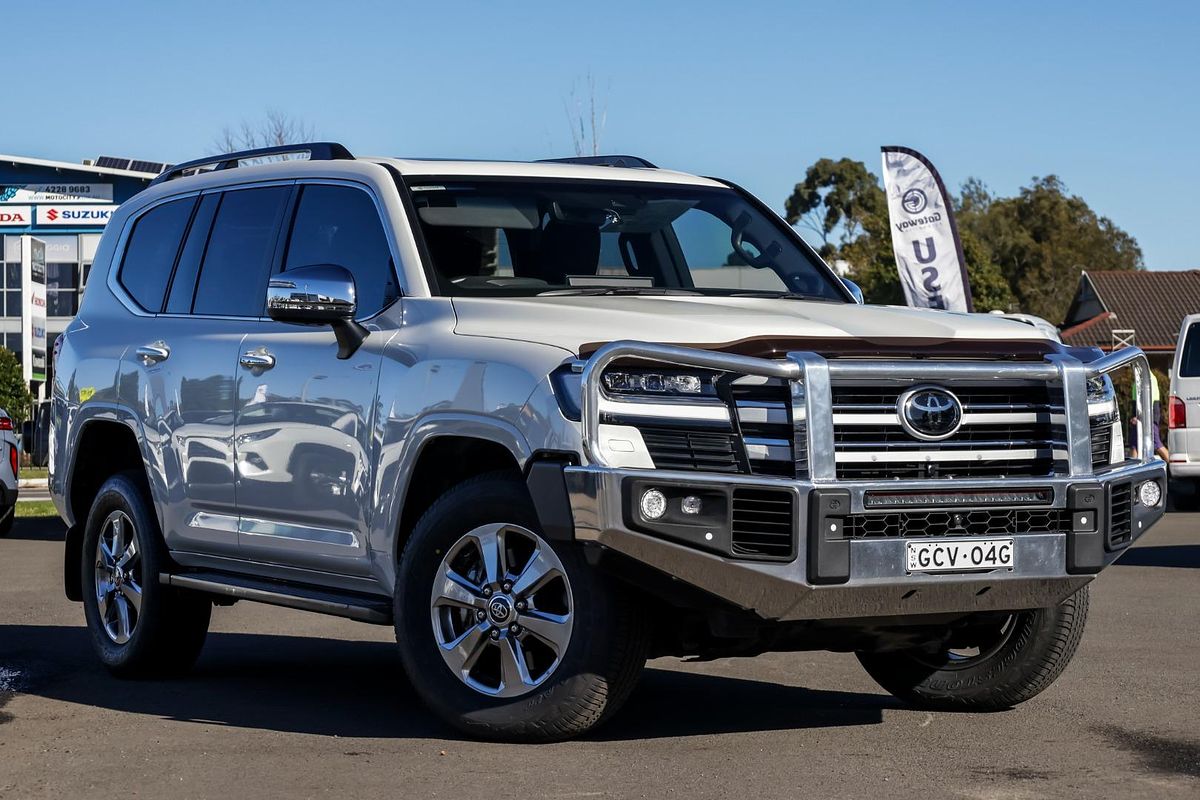 2024 Toyota Landcruiser Sahara FJA300R