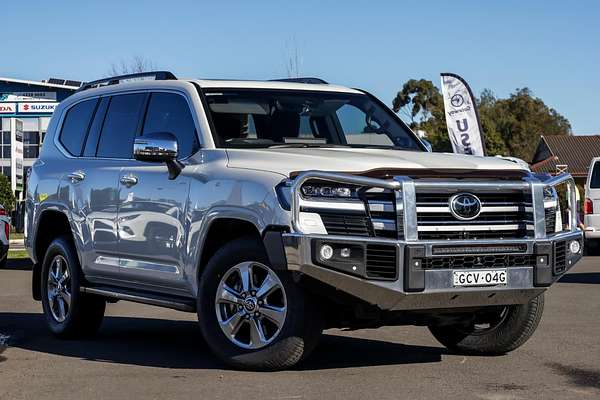 2024 Toyota Landcruiser Sahara FJA300R