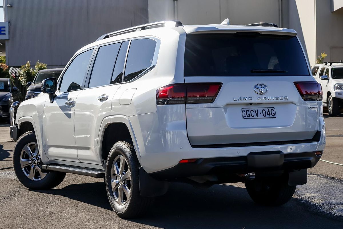 2024 Toyota Landcruiser Sahara FJA300R