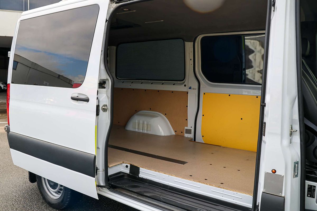 2021 Mercedes-Benz Sprinter 419CDI VS30 MWB Low Roof image 28