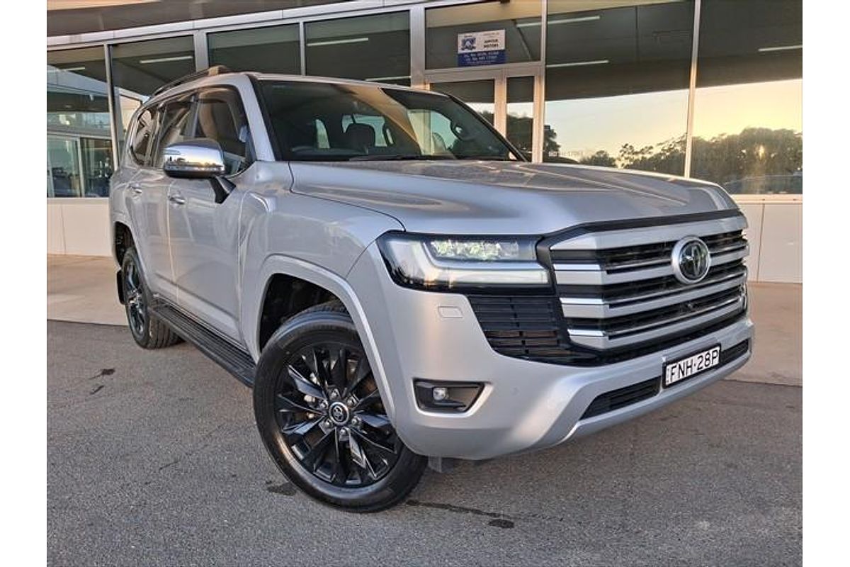 2024 Toyota Landcruiser Sahara FJA300R