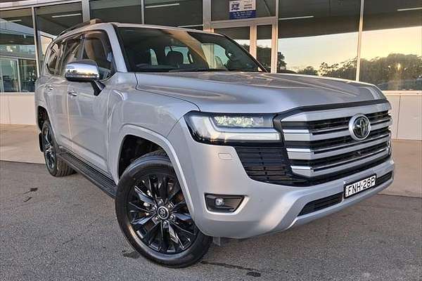 2024 Toyota Landcruiser Sahara FJA300R