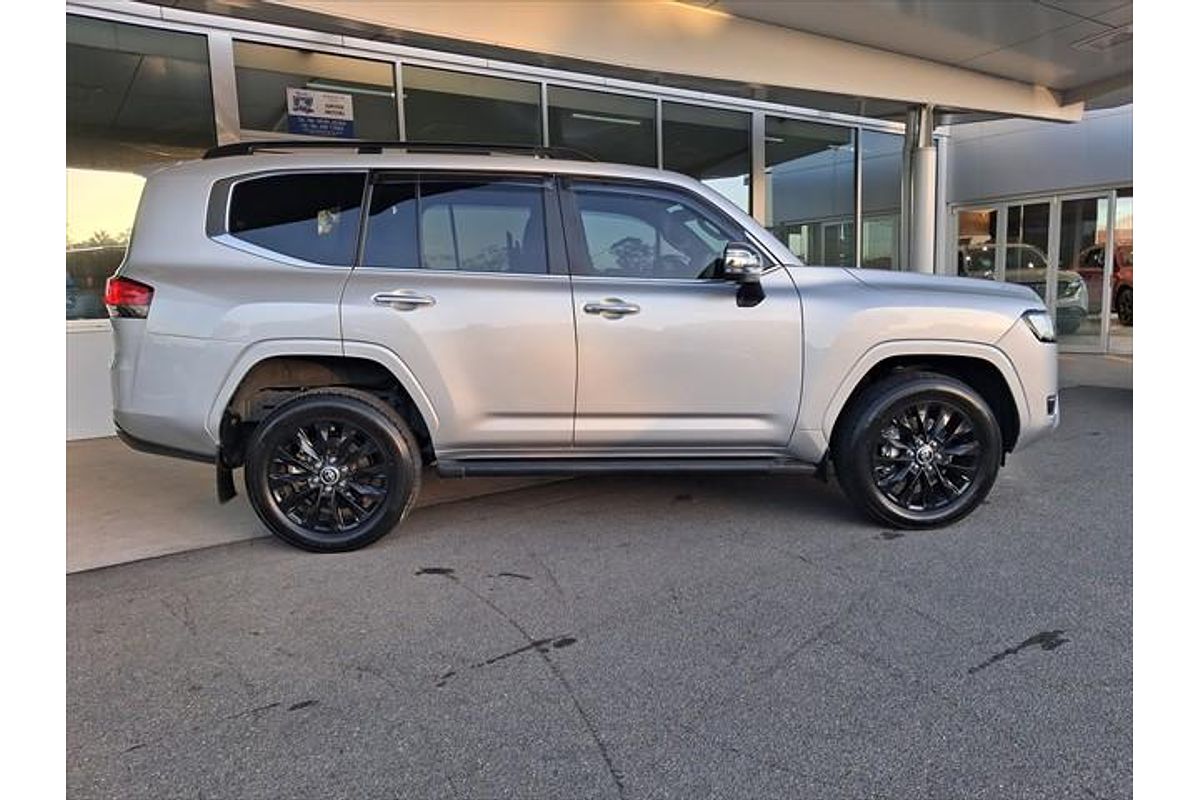 2024 Toyota Landcruiser Sahara FJA300R