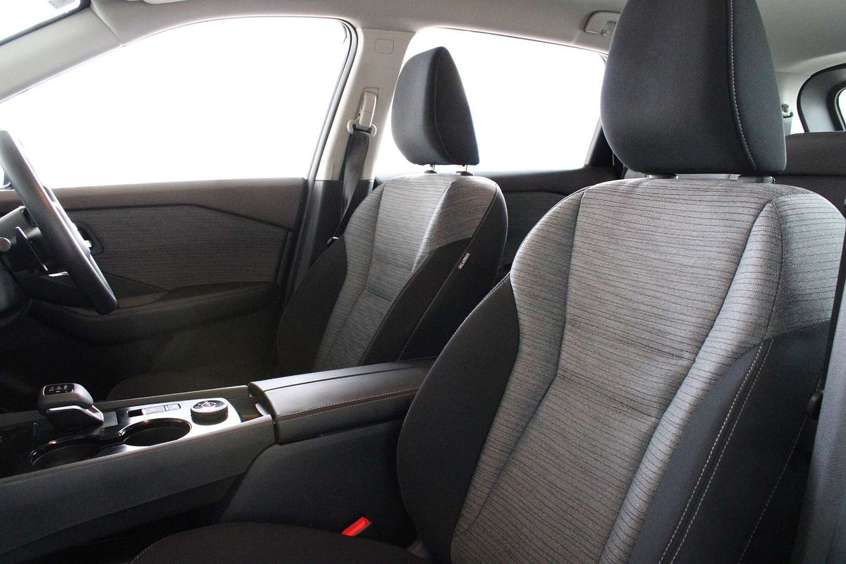2025 Nissan X-TRAIL ST T33