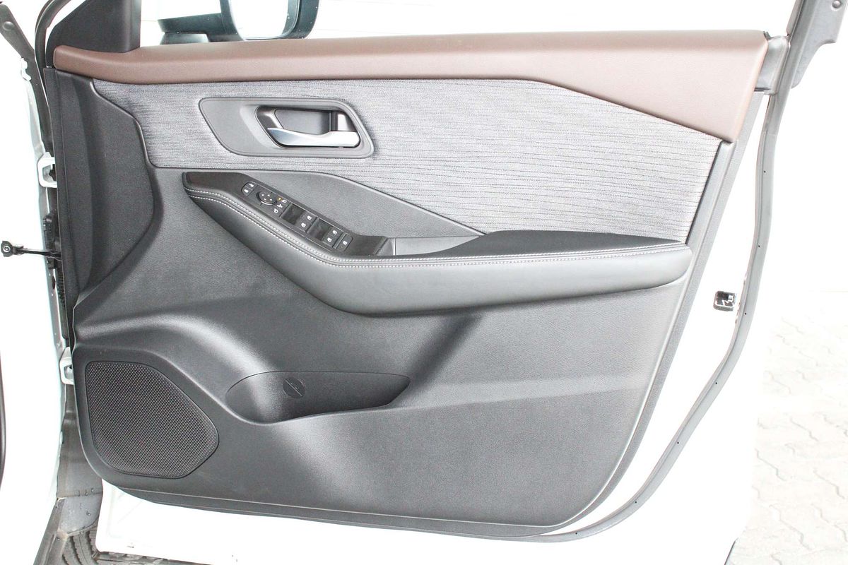 2025 Nissan X-TRAIL ST T33