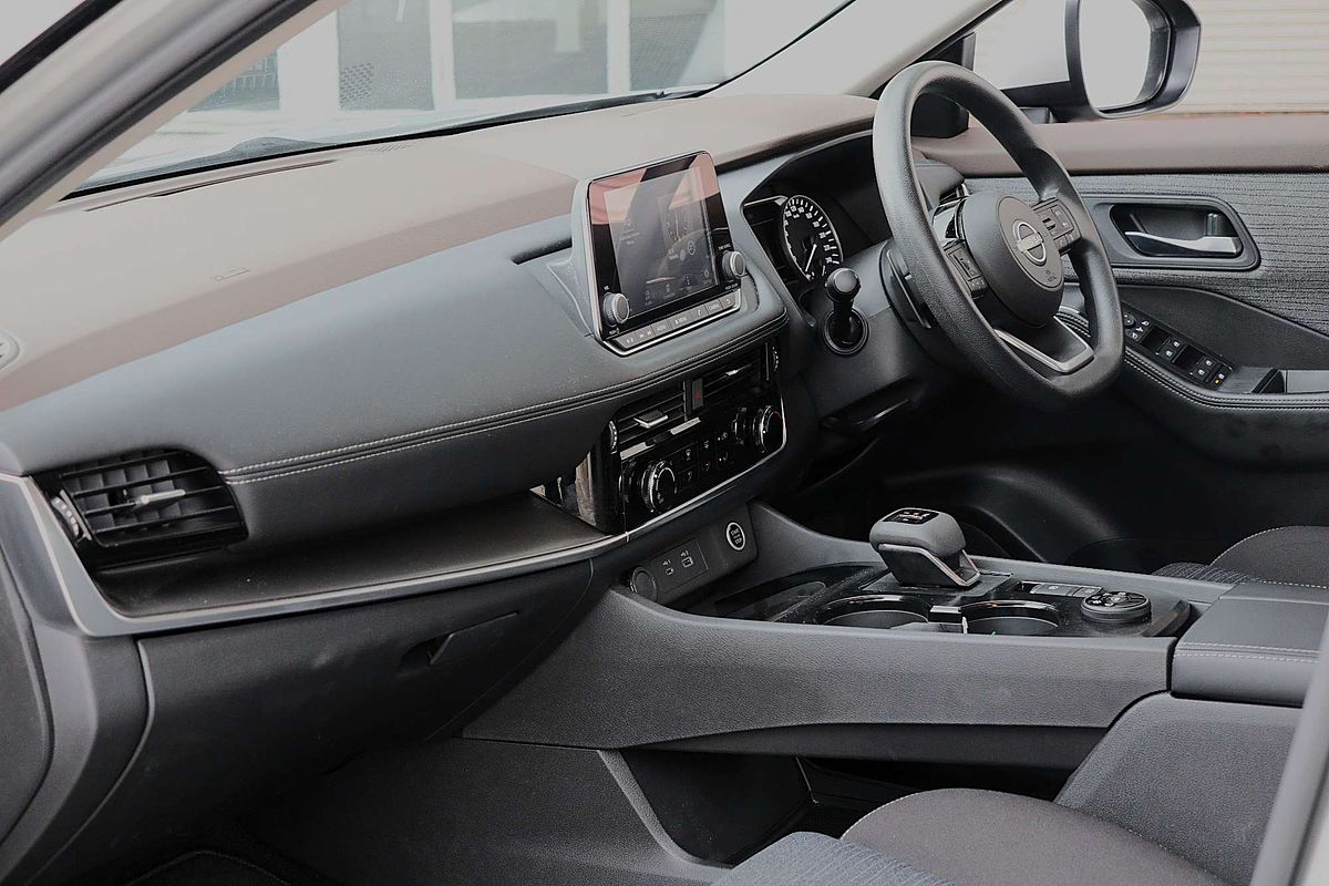 2025 Nissan X-TRAIL ST T33