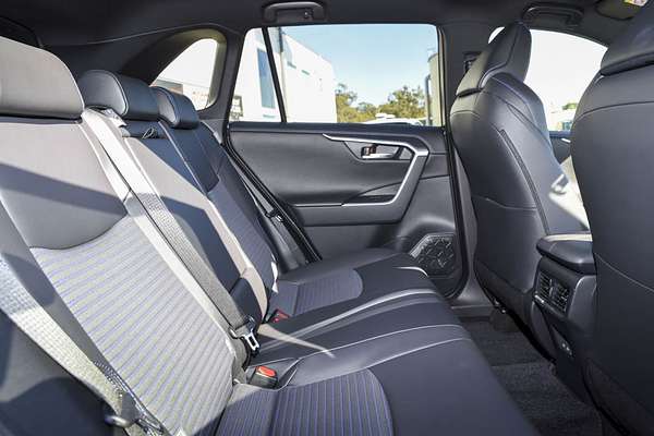 2024 Toyota RAV4 XSE AXAH54R thumb-8