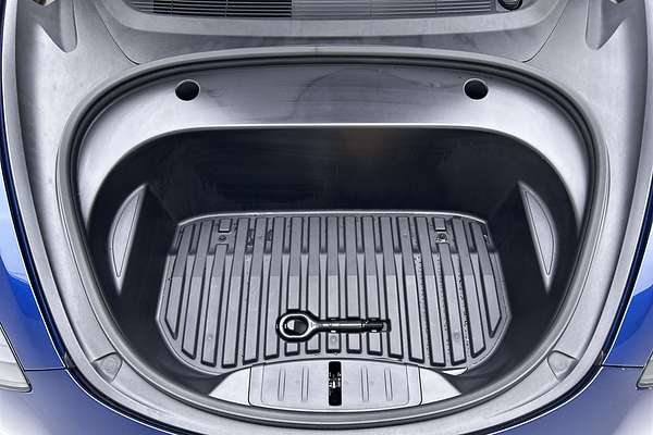 2022 Tesla Model 3 Performance thumb-11