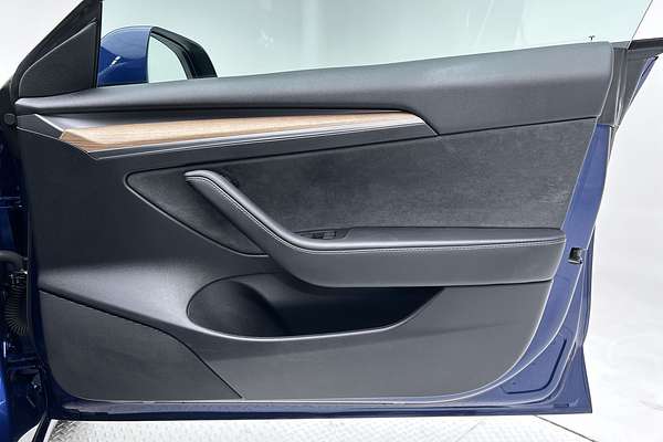 2022 Tesla Model 3 Performance thumb-19