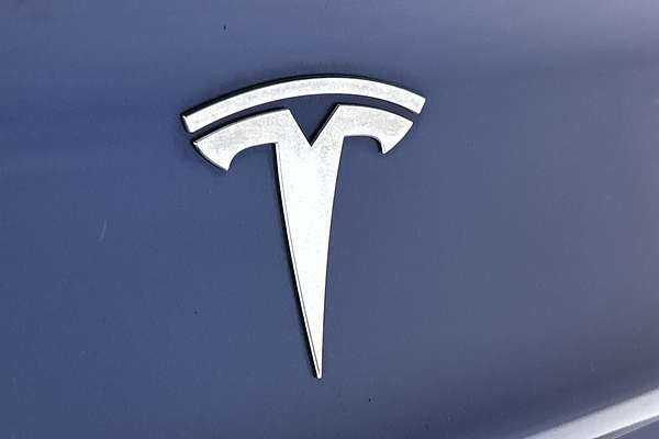 2022 Tesla Model 3 Performance thumb-22