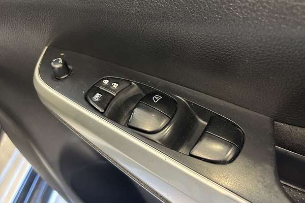 2017 Nissan Navara ST D23 Series 2 4X4 thumb-18