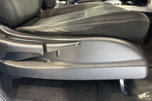 2017 Nissan Navara ST D23 Series 2 4X4 thumb-19