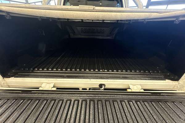 2017 Nissan Navara ST D23 Series 2 4X4 thumb-32