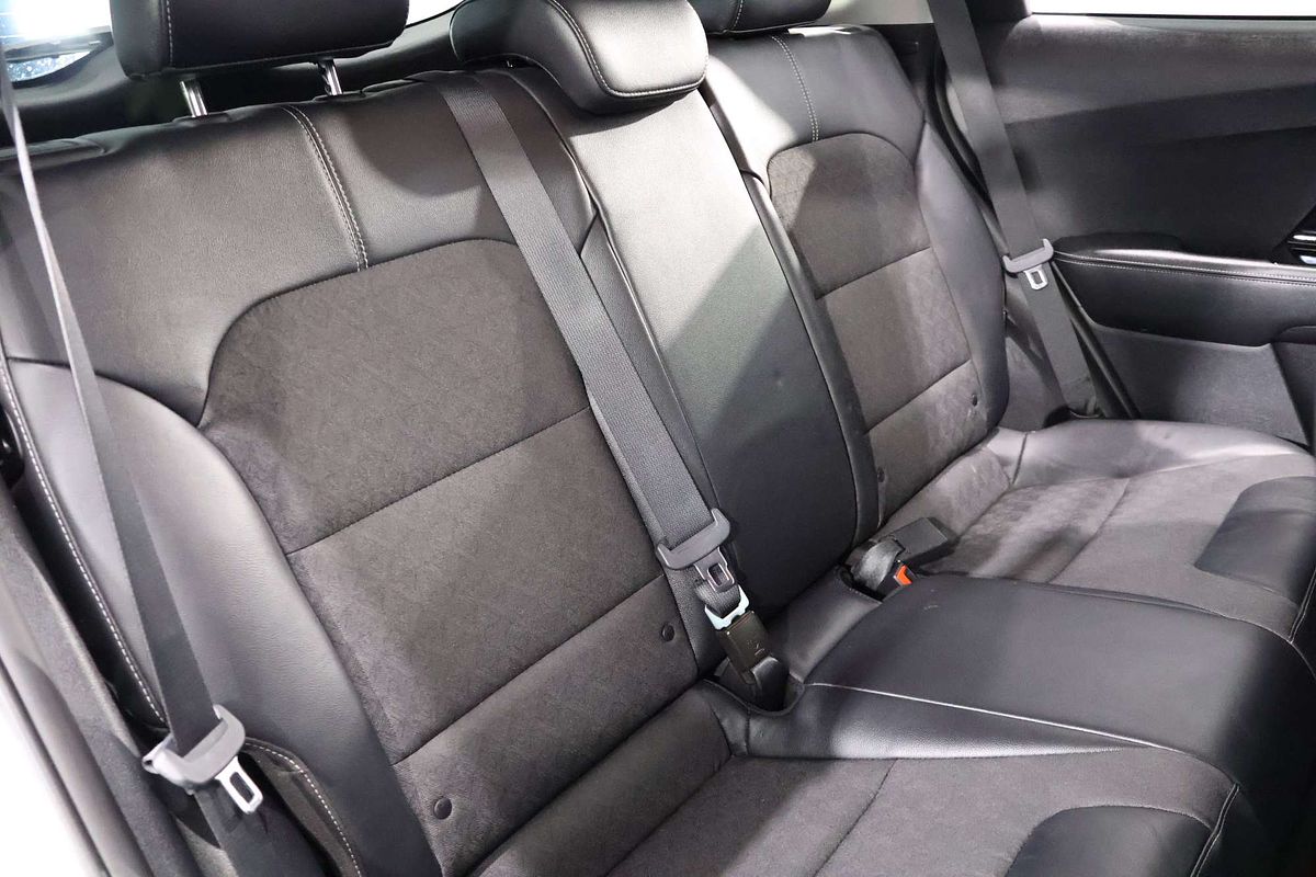 2022 Kia Niro Hybrid S DE