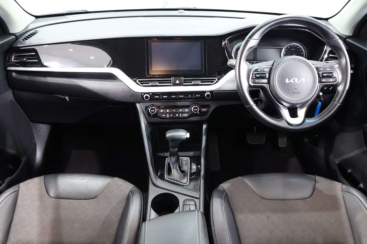 2022 Kia Niro Hybrid S DE