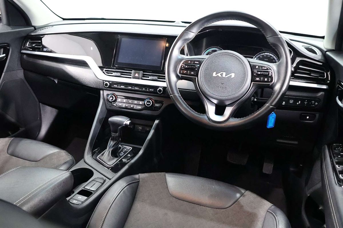 2022 Kia Niro Hybrid S DE