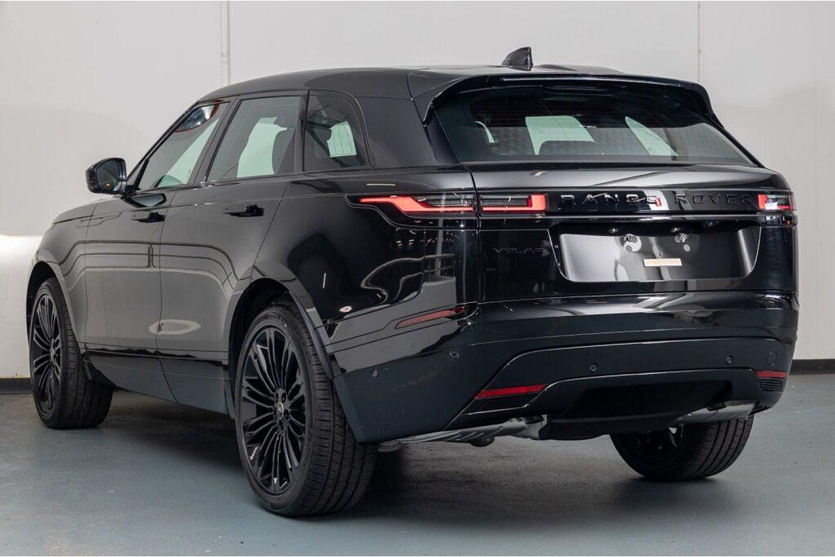 2025 Land Rover Range Rover Velar P400 Dynamic SE L560