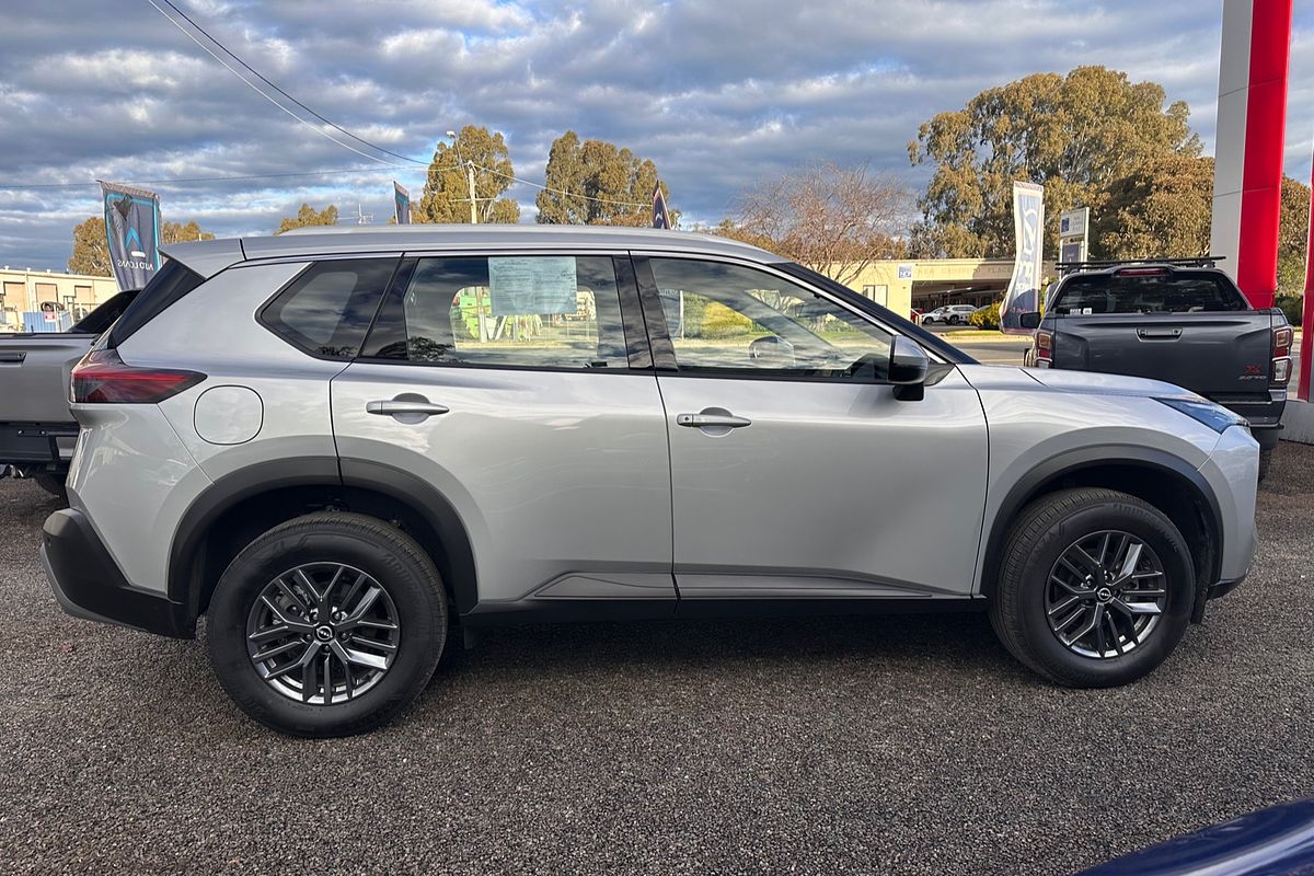 2025 Nissan X-TRAIL ST T33