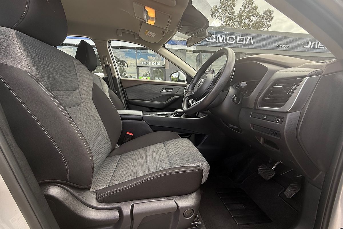 2025 Nissan X-TRAIL ST T33