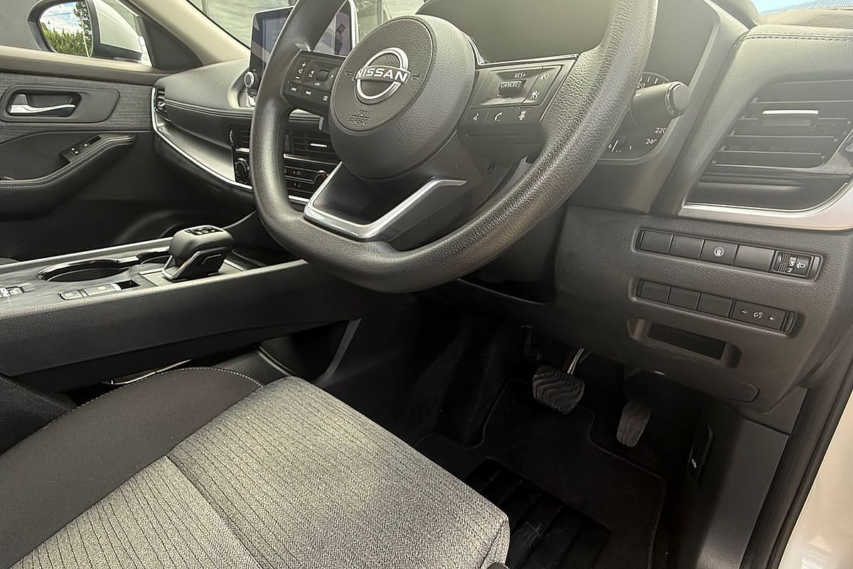 2025 Nissan X-TRAIL ST T33