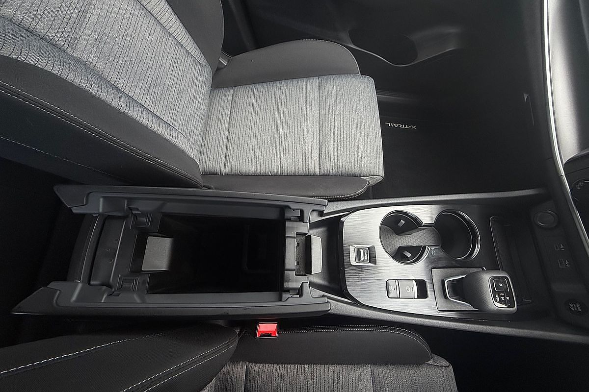 2025 Nissan X-TRAIL ST T33