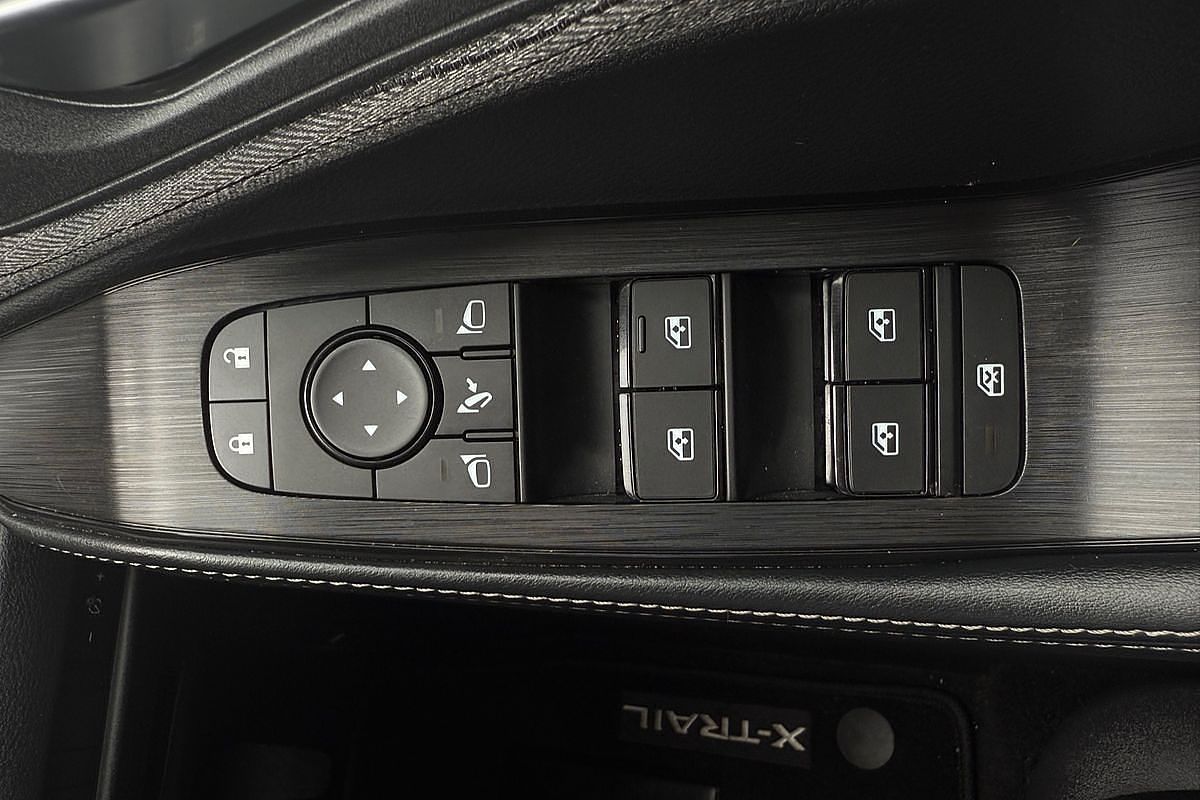 2025 Nissan X-TRAIL ST T33