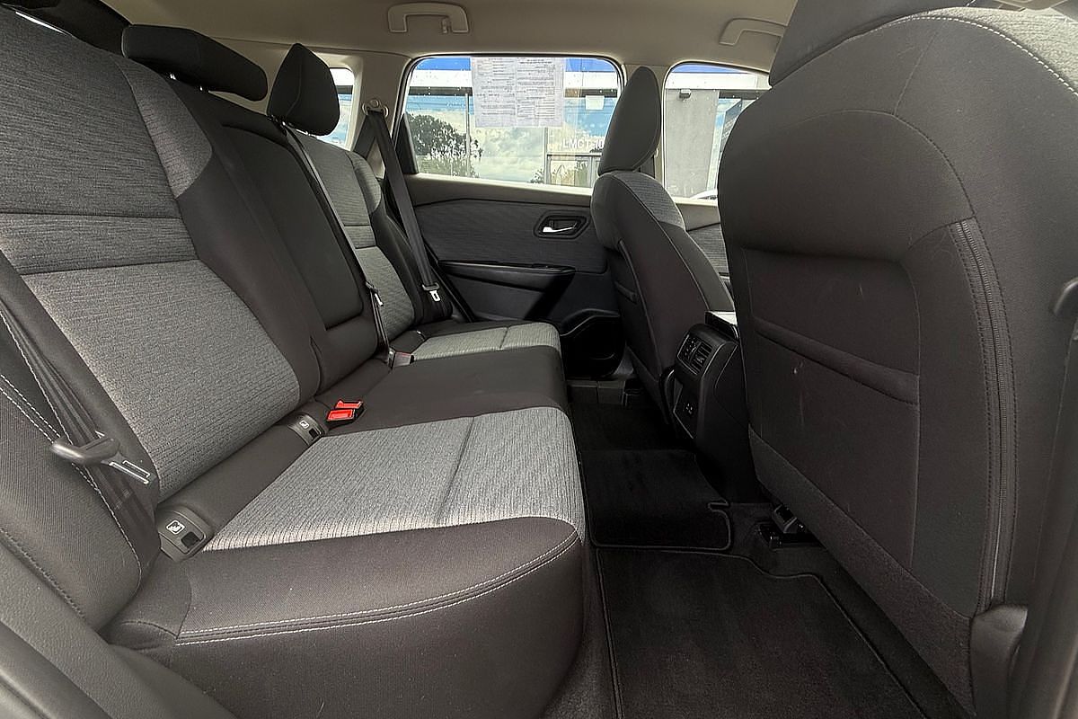 2025 Nissan X-TRAIL ST T33