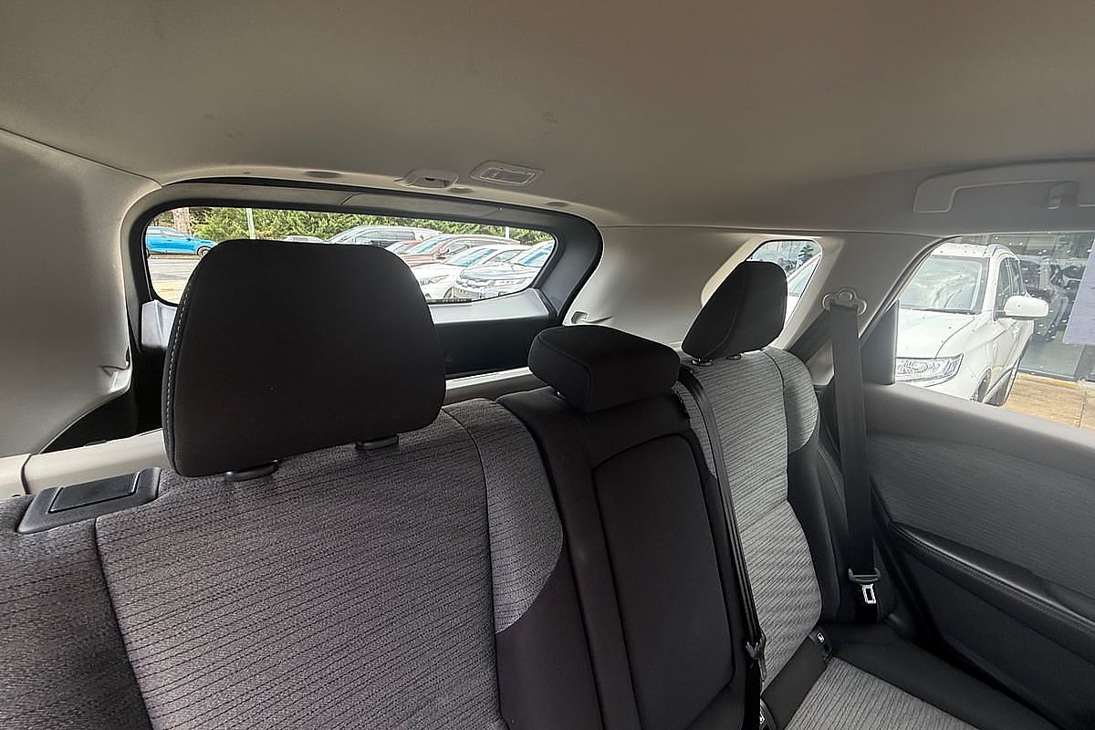 2025 Nissan X-TRAIL ST T33
