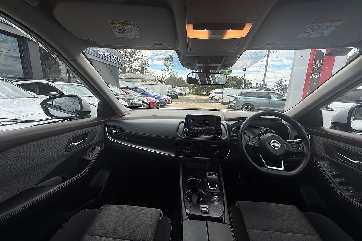 2025 Nissan X-TRAIL ST T33