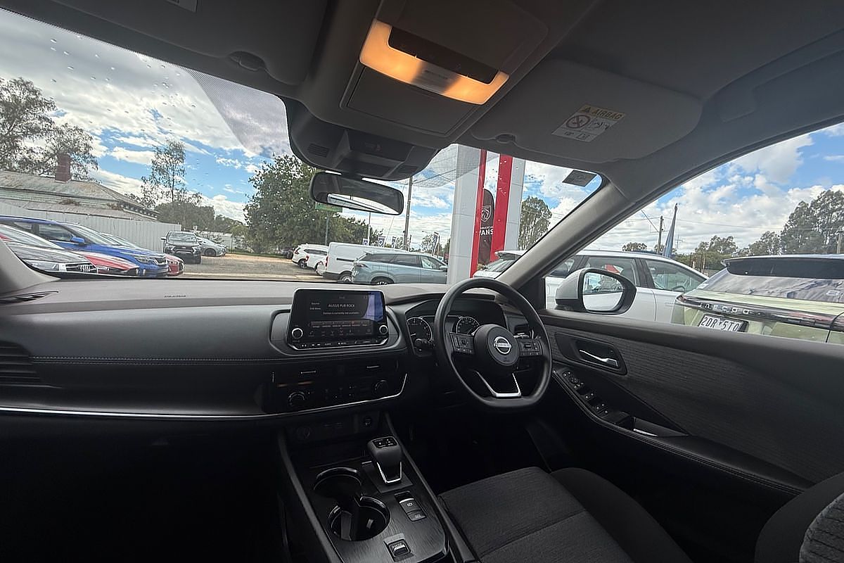 2025 Nissan X-TRAIL ST T33