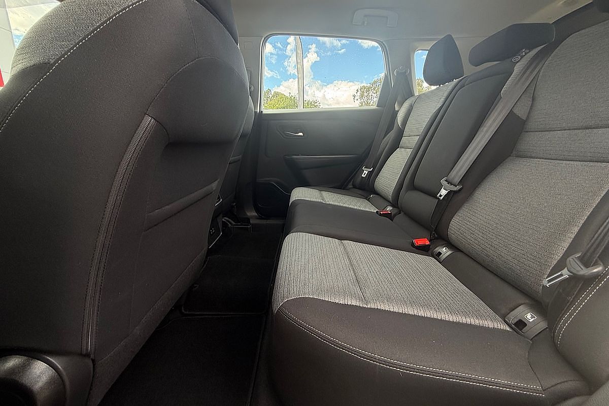 2025 Nissan X-TRAIL ST T33
