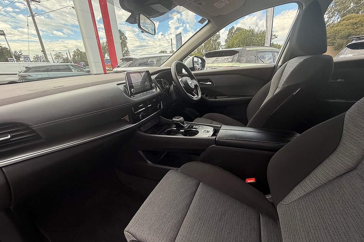 2025 Nissan X-TRAIL ST T33