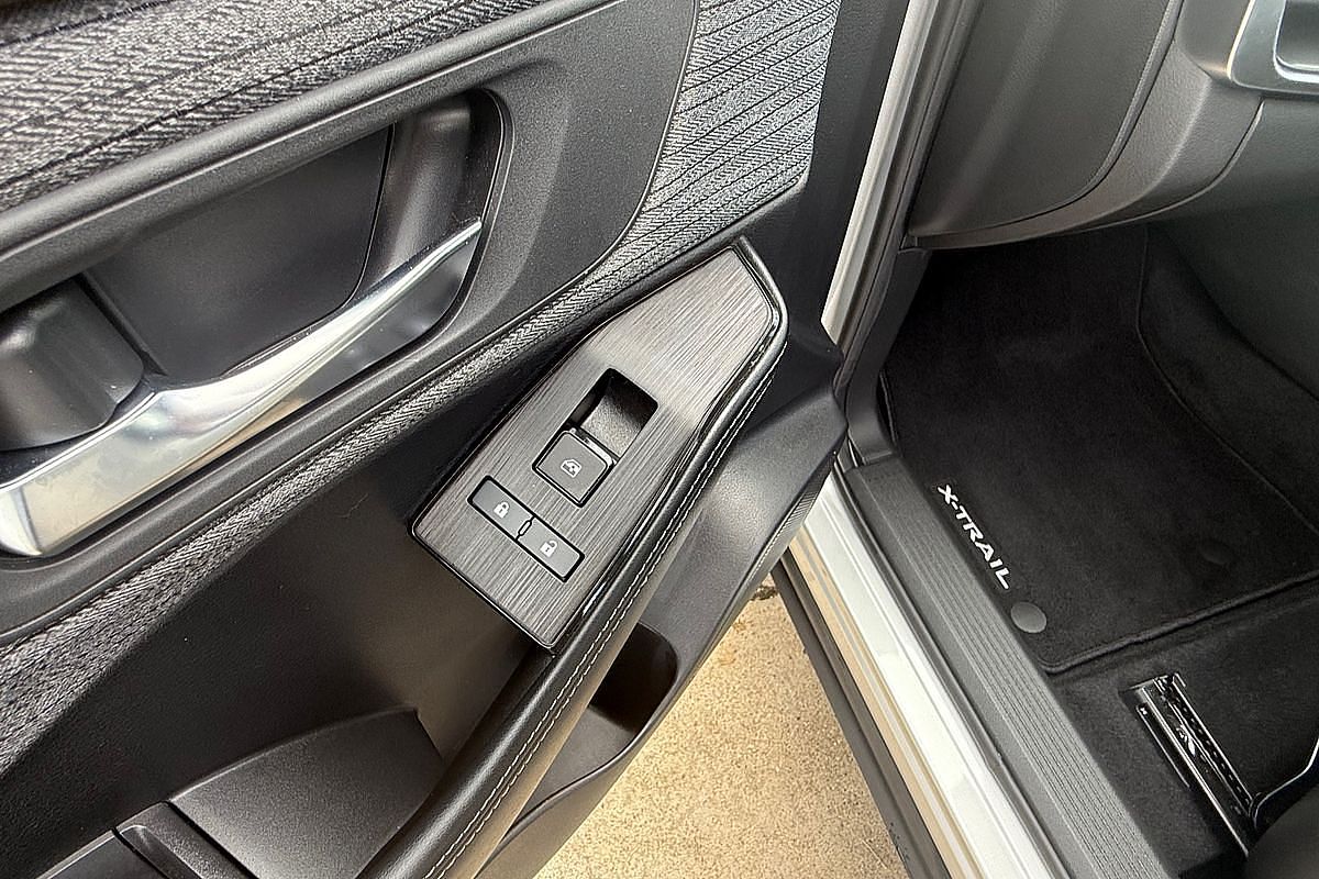 2025 Nissan X-TRAIL ST T33