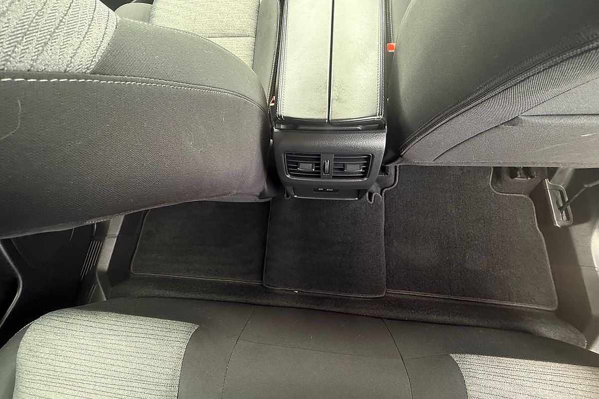 2025 Nissan X-TRAIL ST T33