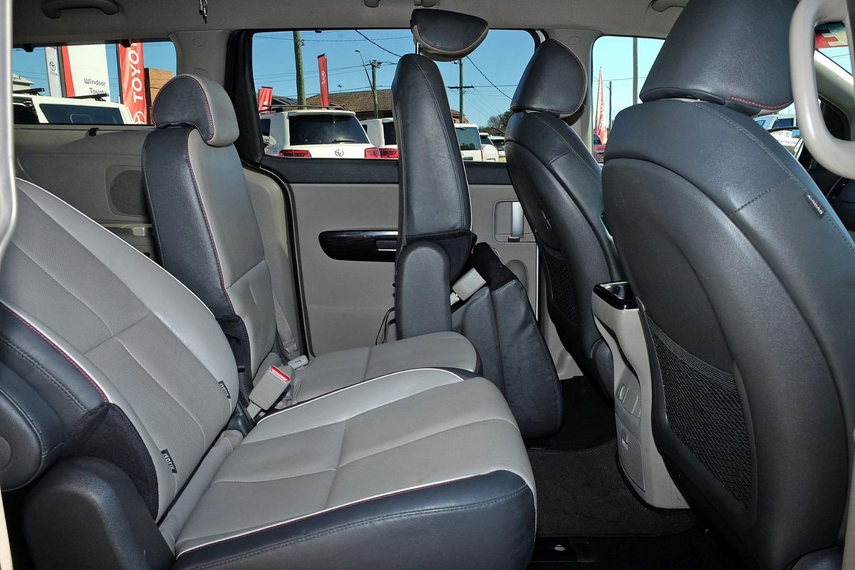 2017 Kia Carnival Platinum YP
