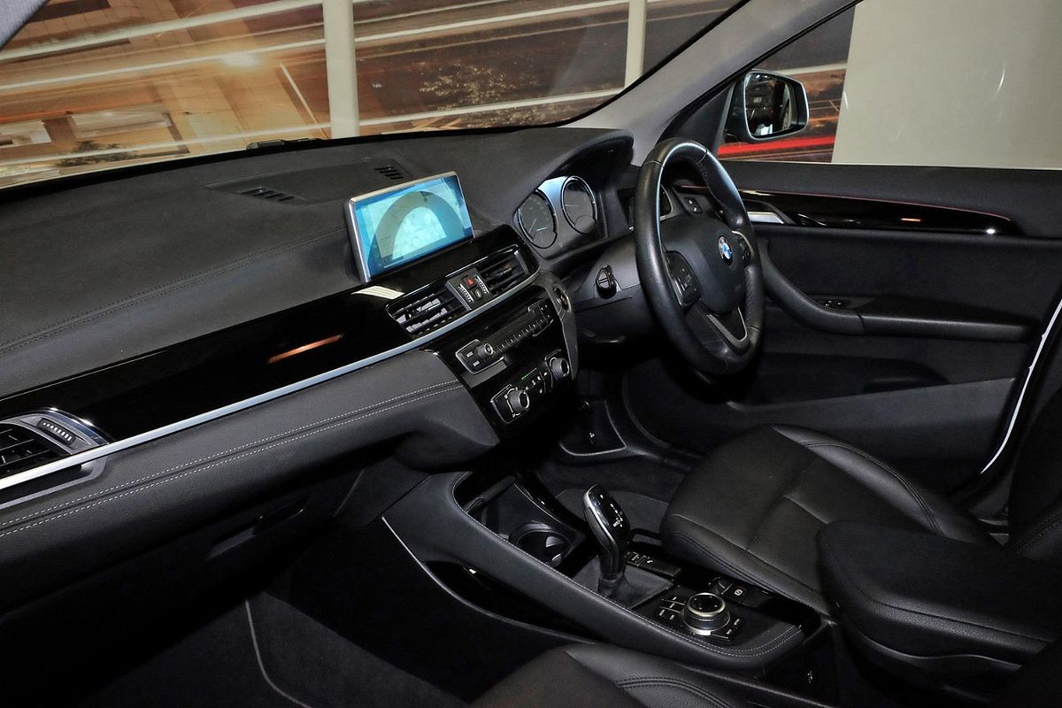 2019 BMW X1 sDrive18i F48 LCI image 9