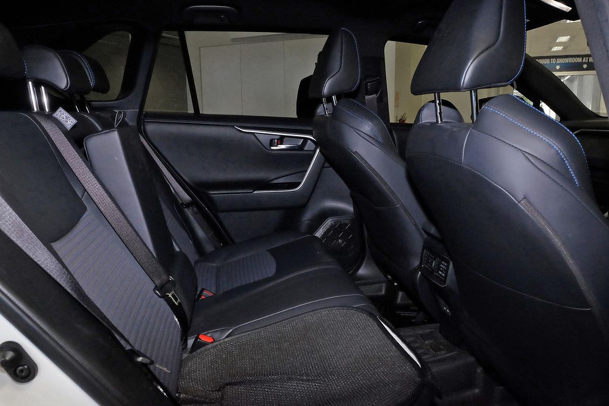 2024 Toyota RAV4 XSE AXAH54R image 10