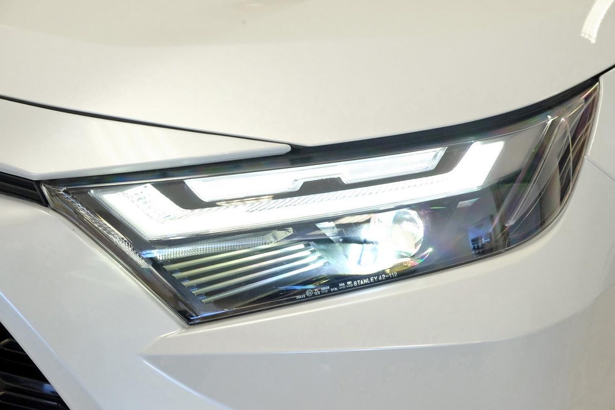 2024 Toyota RAV4 XSE AXAH54R image 18