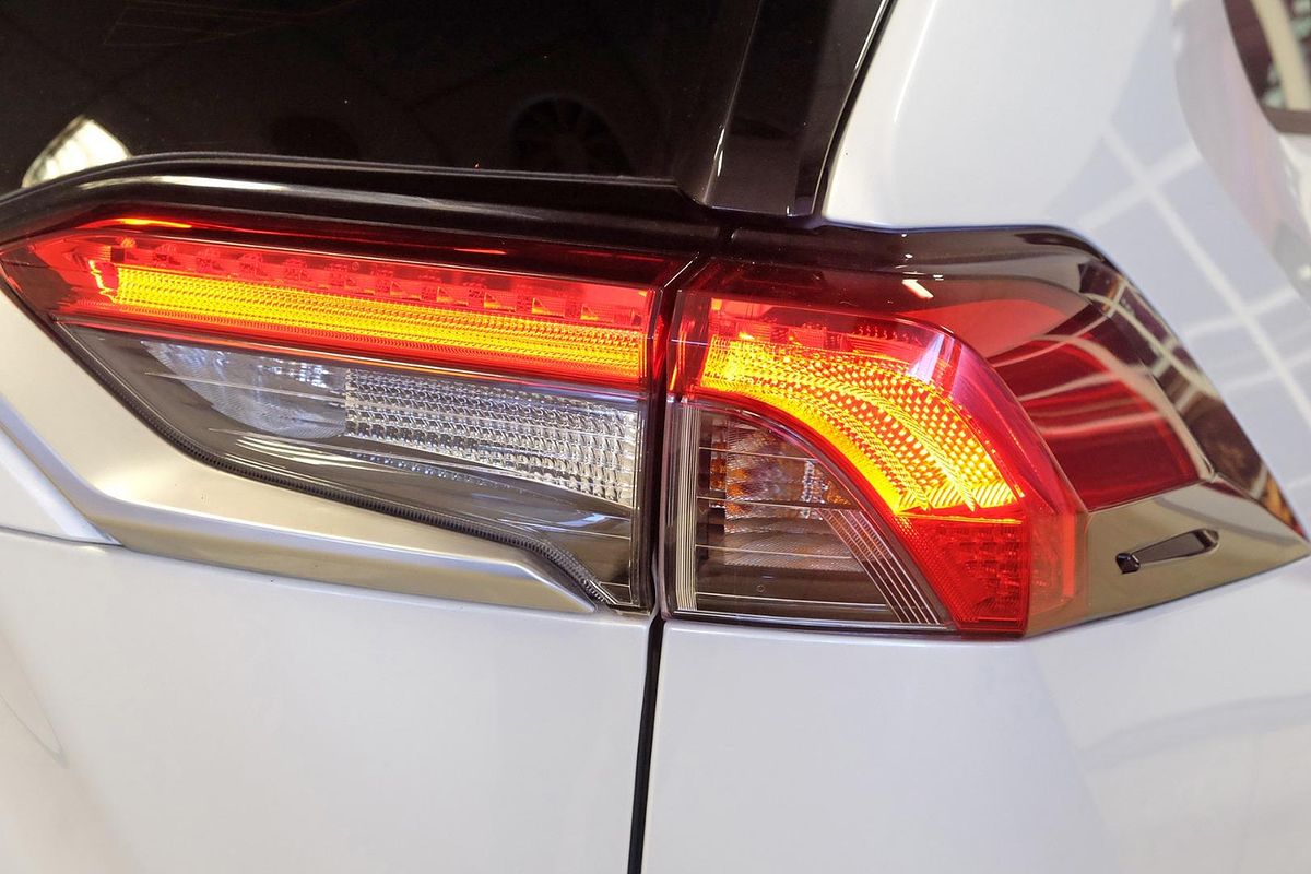 2024 Toyota RAV4 XSE AXAH54R image 20