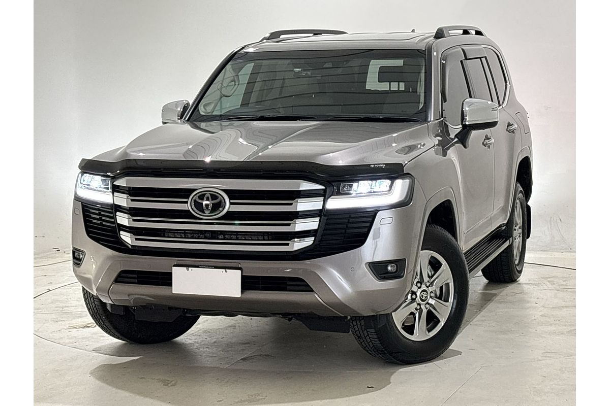 2024 Toyota Landcruiser Sahara FJA300R