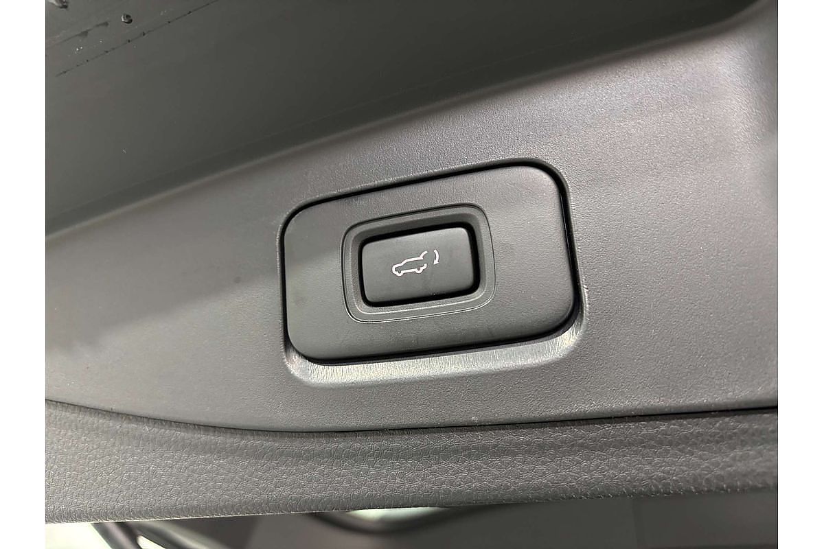 2025 Isuzu MU-X LS-T