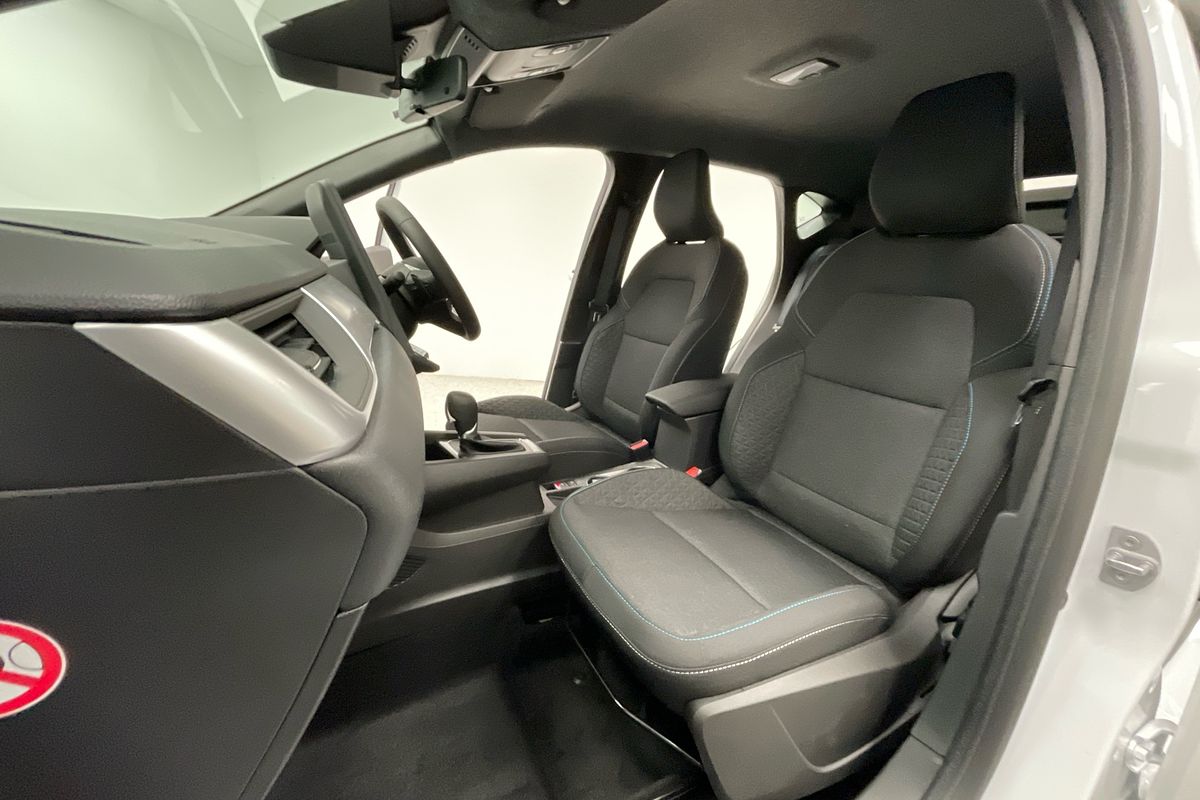 2025 Mitsubishi XE