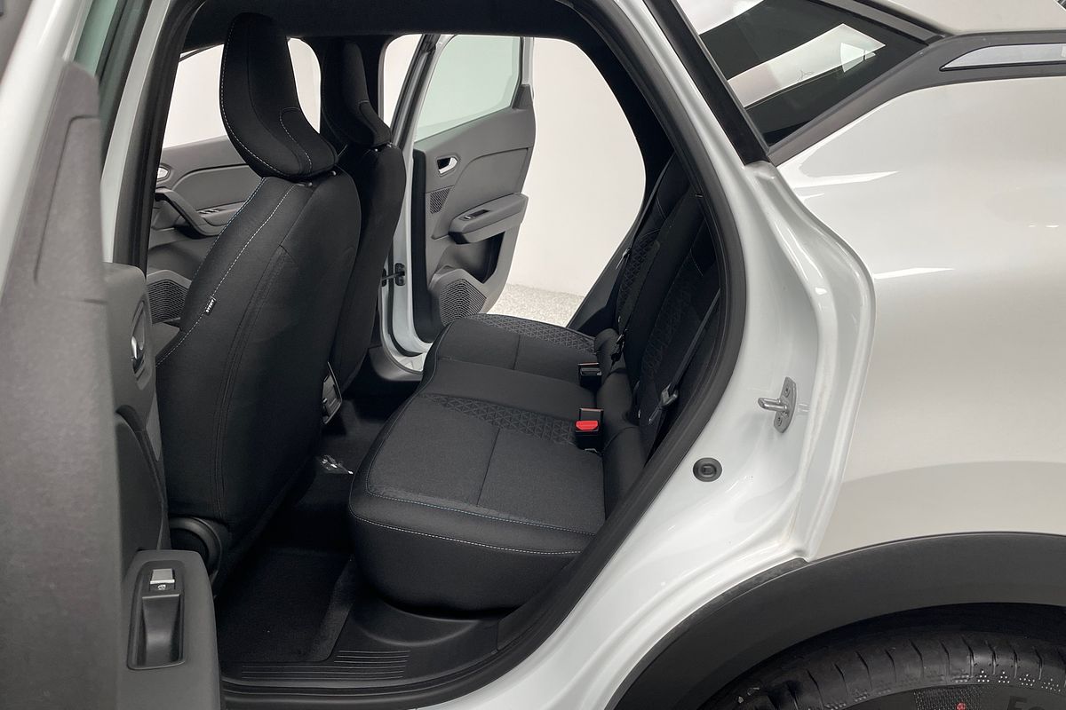 2025 Mitsubishi XE