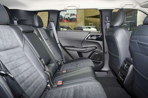 2025 Mitsubishi Outlander Aspire ZM thumb-8